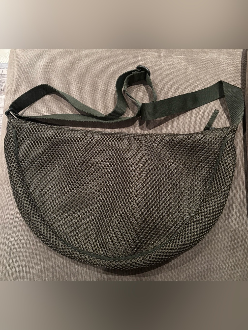 Uniqlo round shoulder Bag - Olive Green